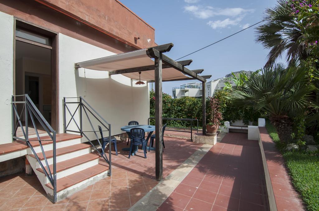 Bed and breakfast Cerniglia 3*